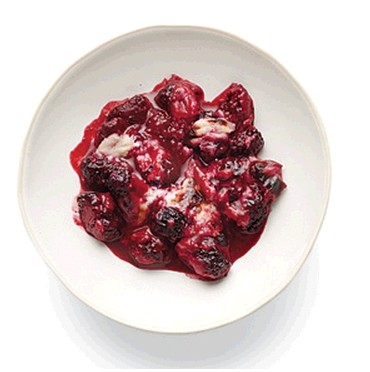 Blackberry gratin with sour cream