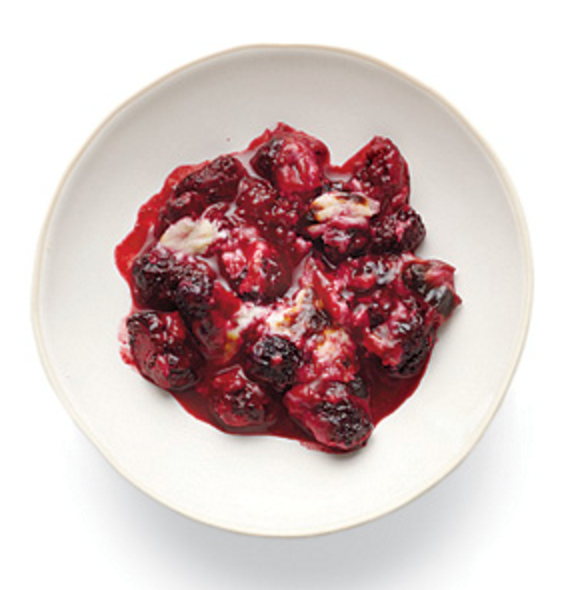 Blackberry gratin with sour cream