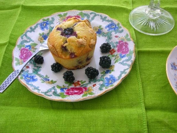 Blackberry lava cakes with white chocolate