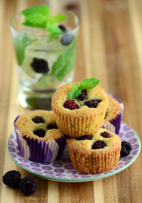 Blackberry mojito almond cakes