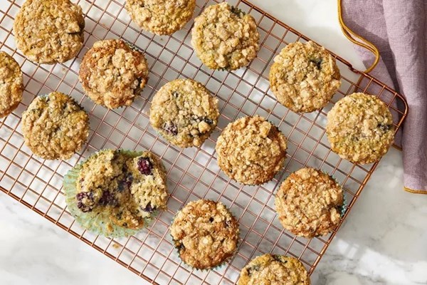 Blackberry oat streusel muffins