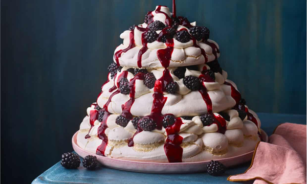 Blackberry Pavlova