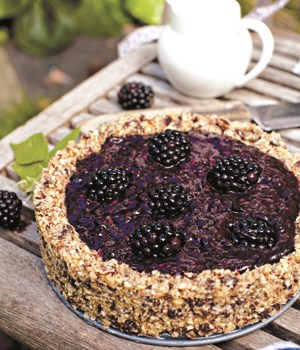 Blackberry tart with almond pastry