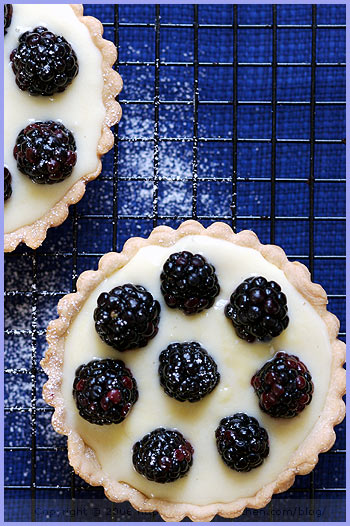 Blackberry tartlets with lemon cream (Tartelettes aux mûres et crème au citron)