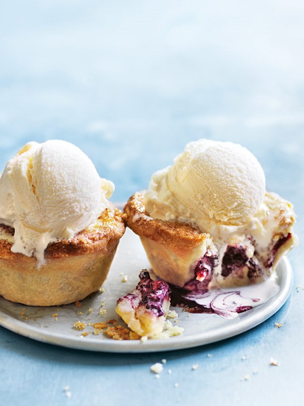 Blackberry vanilla pies