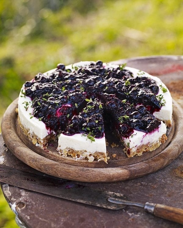 Blackcurrant and lemon cheesecake with fennel seed and lemon thyme