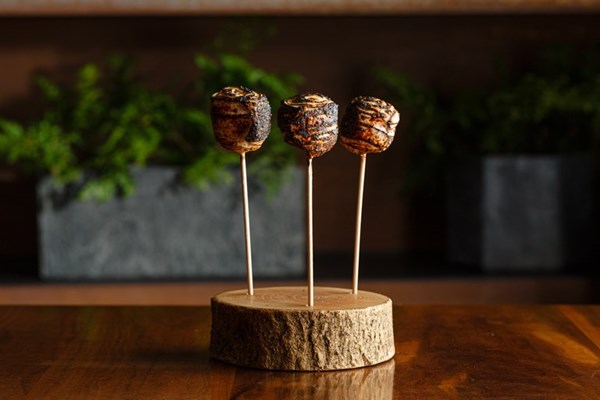 Blackcurrant and Swiss meringue lollies