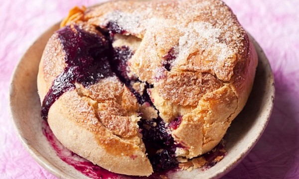 Blackcurrant buns