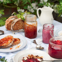 Blackcurrant curd