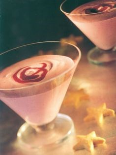 Blackcurrant fool with little cinnamon biscuits