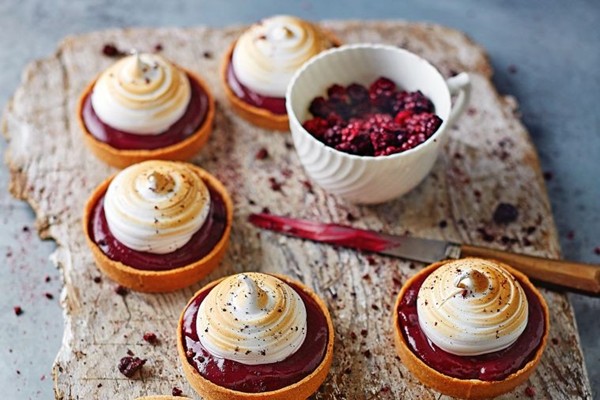 Blackcurrant meringue pies