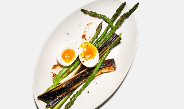 Blackened leeks with asparagus and boiled eggs