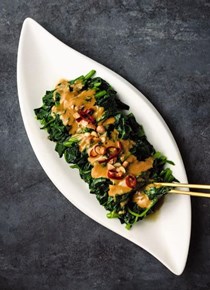 Blanched spinach with sesame sauce (Májiàng bōcài)