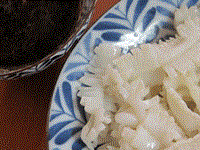 Blanched squid with garlicky dipping sauce (Tàng yóuyú / 燙魷魚)