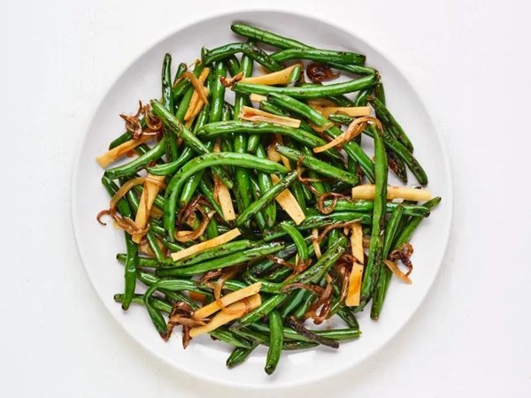 Blistered green beans with bamboo shoots