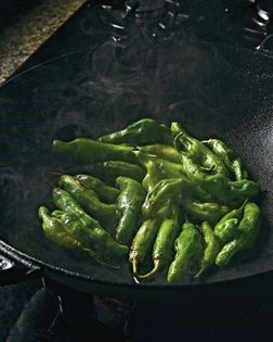 Blistered tiger shishito peppers (虎皮小辣椒)