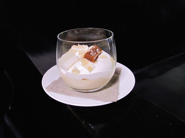 Blond chocolate panna cotta