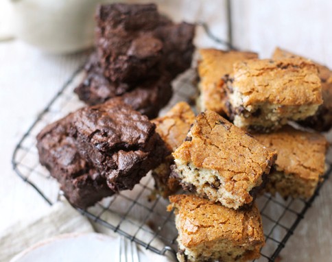 Blondies with bitter chocolate