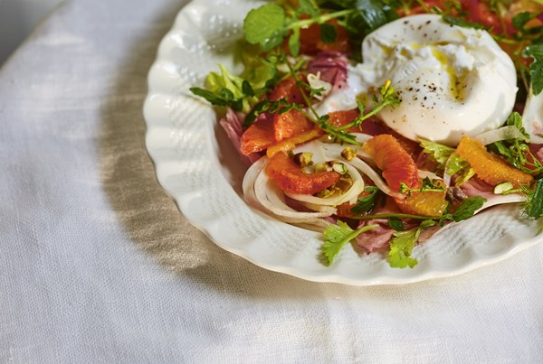 Blood orange salad with fennel, celery and pistachios