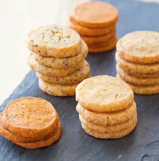 Blue cheese and celery seed cheese coins