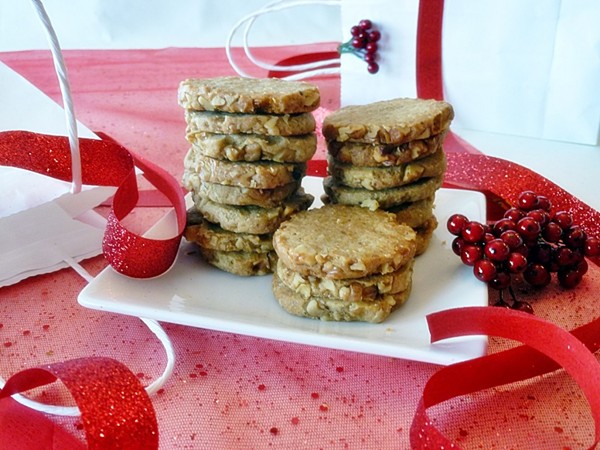 Blue cheese and walnut crackers