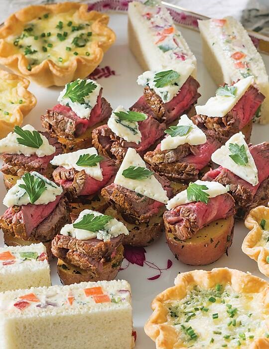 Blue cheese-filet rose potato canapés