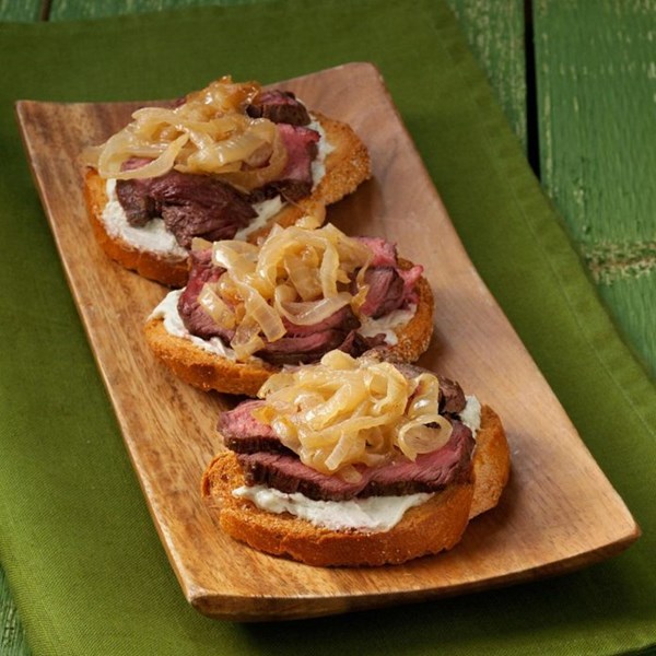 Blue cheese-onion steak bites 