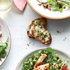 Blue cheese toasts