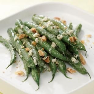 Blue cheese-walnut green beans