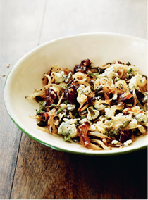 Blue cheese with honey, thyme, dates, fried onions and seeds