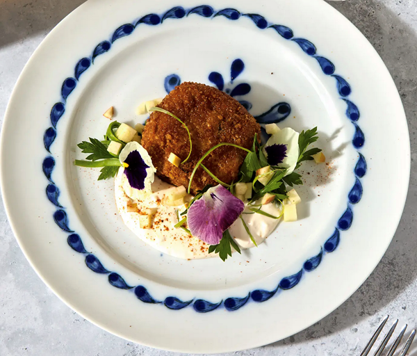 Blue-ribbon Dungeness crab cakes