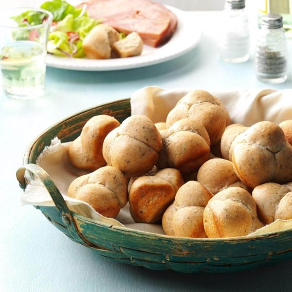 Blue-ribbon herb rolls