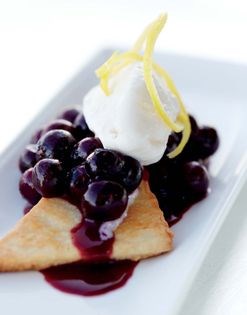 Blueberries with pie crust and lemonade ice cream