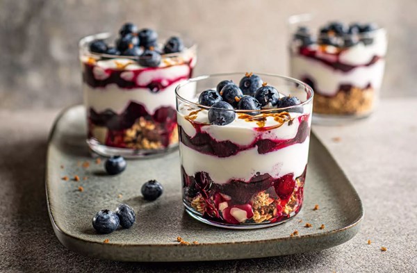 Blueberry & granola fool