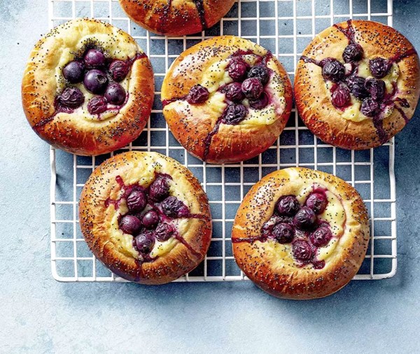 Blueberry & lemon custard brioche