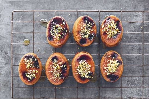 Blueberry & pistachio mini cakes 