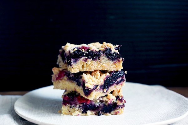 Blueberry almond crumb bars