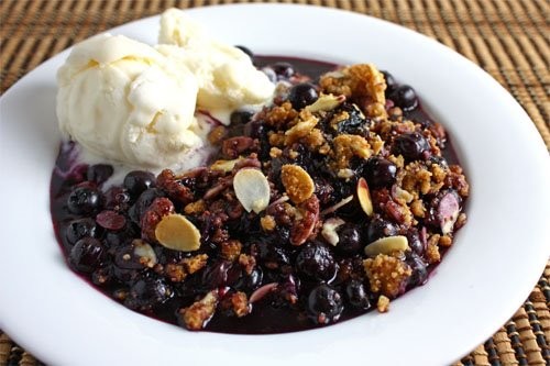 Blueberry amaretti crisp