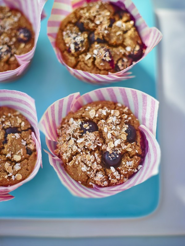Blueberry and cinnamon breakfast oaty muffins
