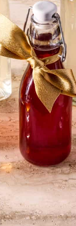 Blueberry and lemon thyme shrub