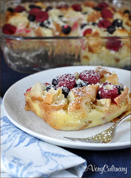 Blueberry and raspberry croissant puff