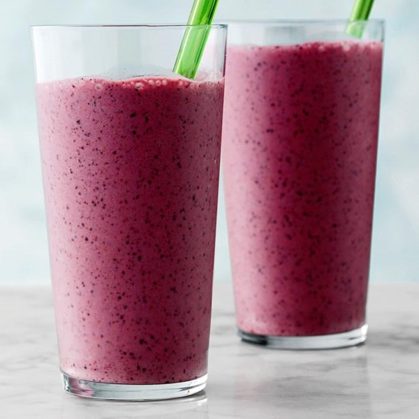 Blueberry-banana smoothies