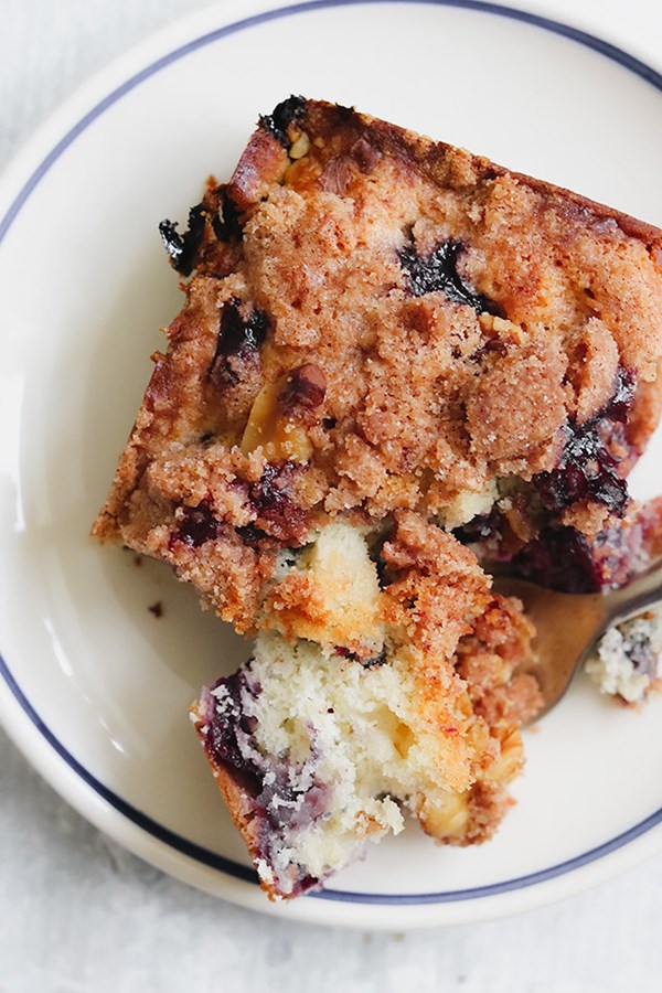 Blueberry breakfast crumb cake