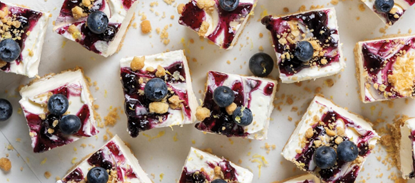 Blueberry cheesecake crumble bars