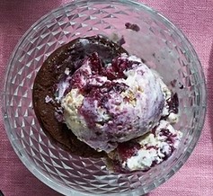 Blueberry cheesecake ice-cream
