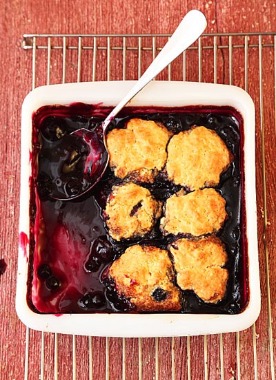 Blueberry–cherry cobbler 