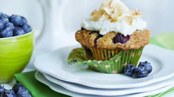 Blueberry coconut cupcakes (with coconut frosting and garnish)