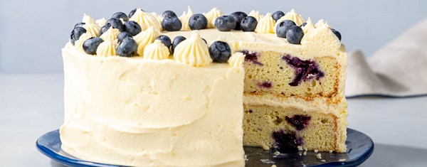 Blueberry crème fraîche layer cake [crème fraîche buttercream]