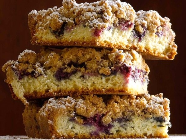 Blueberry crumb cake