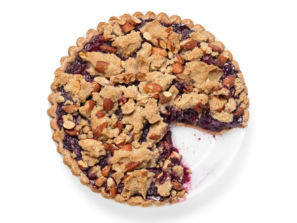 Blueberry crumb pie